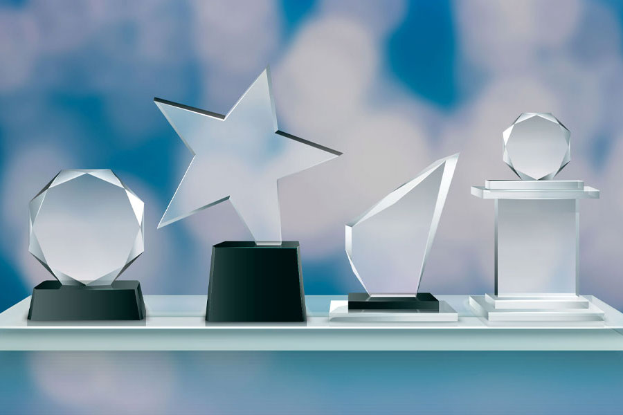 3 Advantages of Awarding Trophies and Awards to Employees